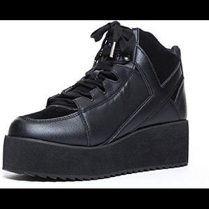YRU qozmo low key black platform boots
